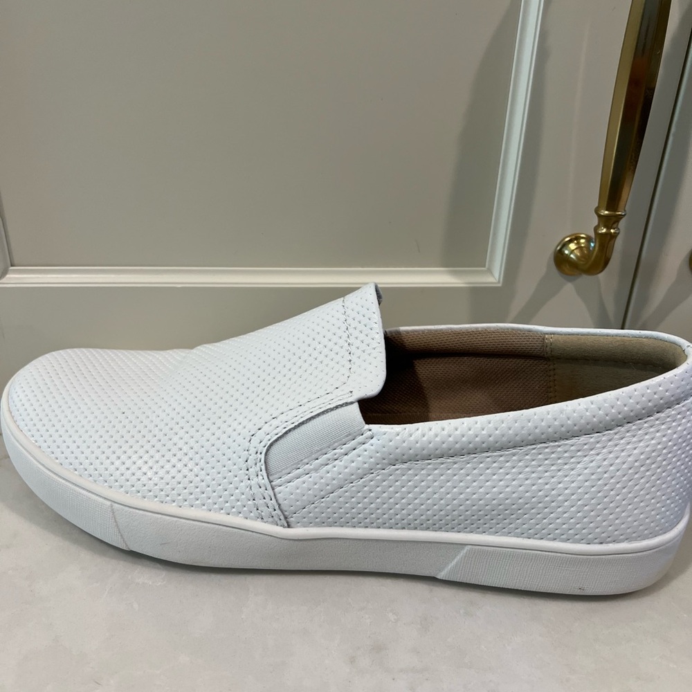 Brand new, in box Naturalizer Marianne White leather sneakers. 9.5W